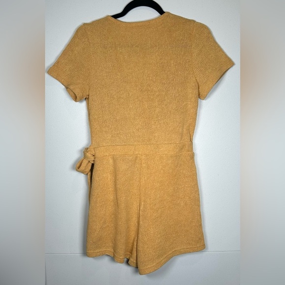🍂🍁Fall Sweater Shorts Romper! SUPER CUTE Yellow Wrap Tie wrap! Size S. 🍂🍁 - Picture 2 of 10